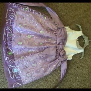 This is a truely beautiful dress !